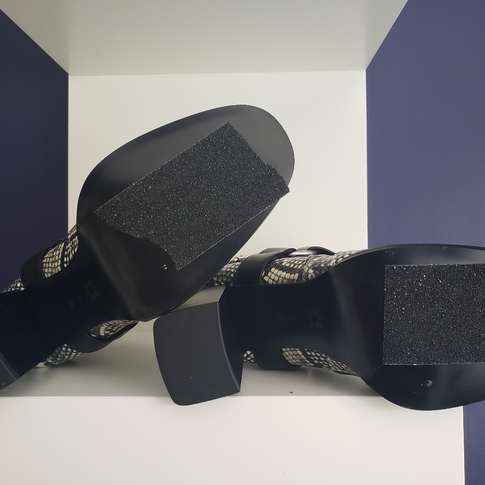 Bcbg Generation Python Bootie Size 7 - image 7